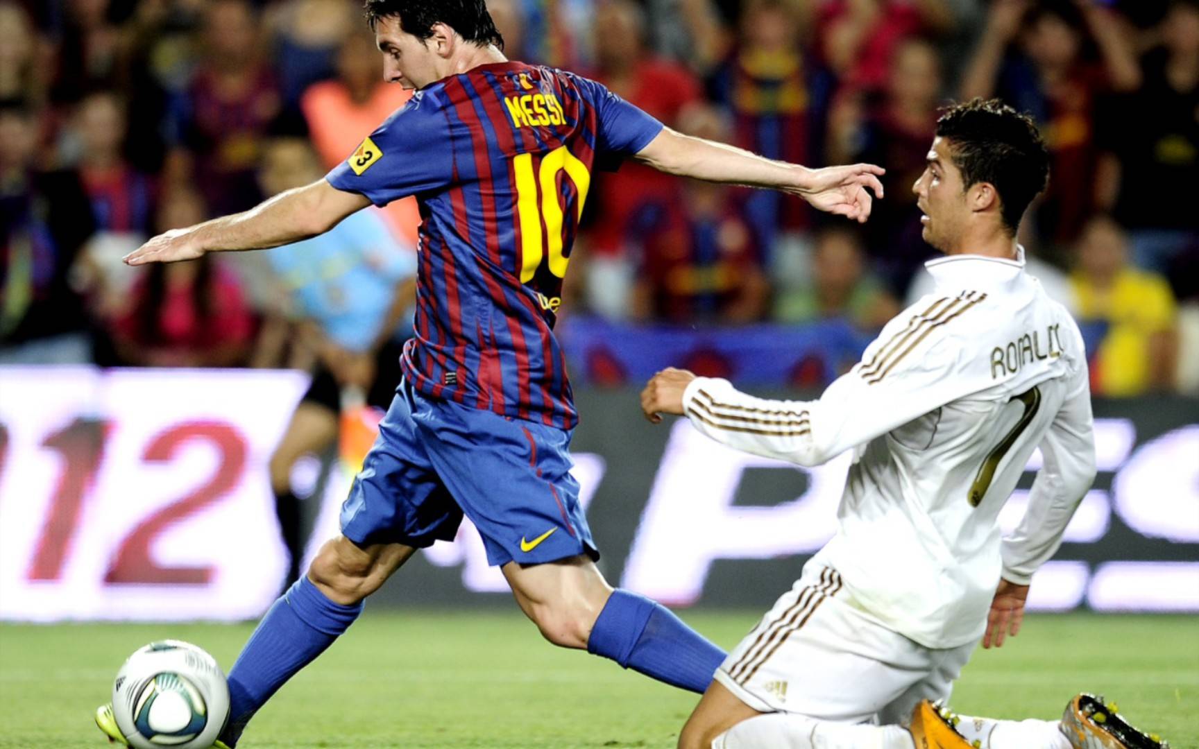 梅西回归赛场，败北首场状态亮眼，曼联观众沸腾！